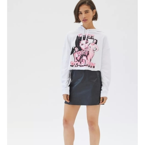 𝅺urban Outfitters Megan Thee Stallion  Cropped Hoodie - Picture 2 of 5